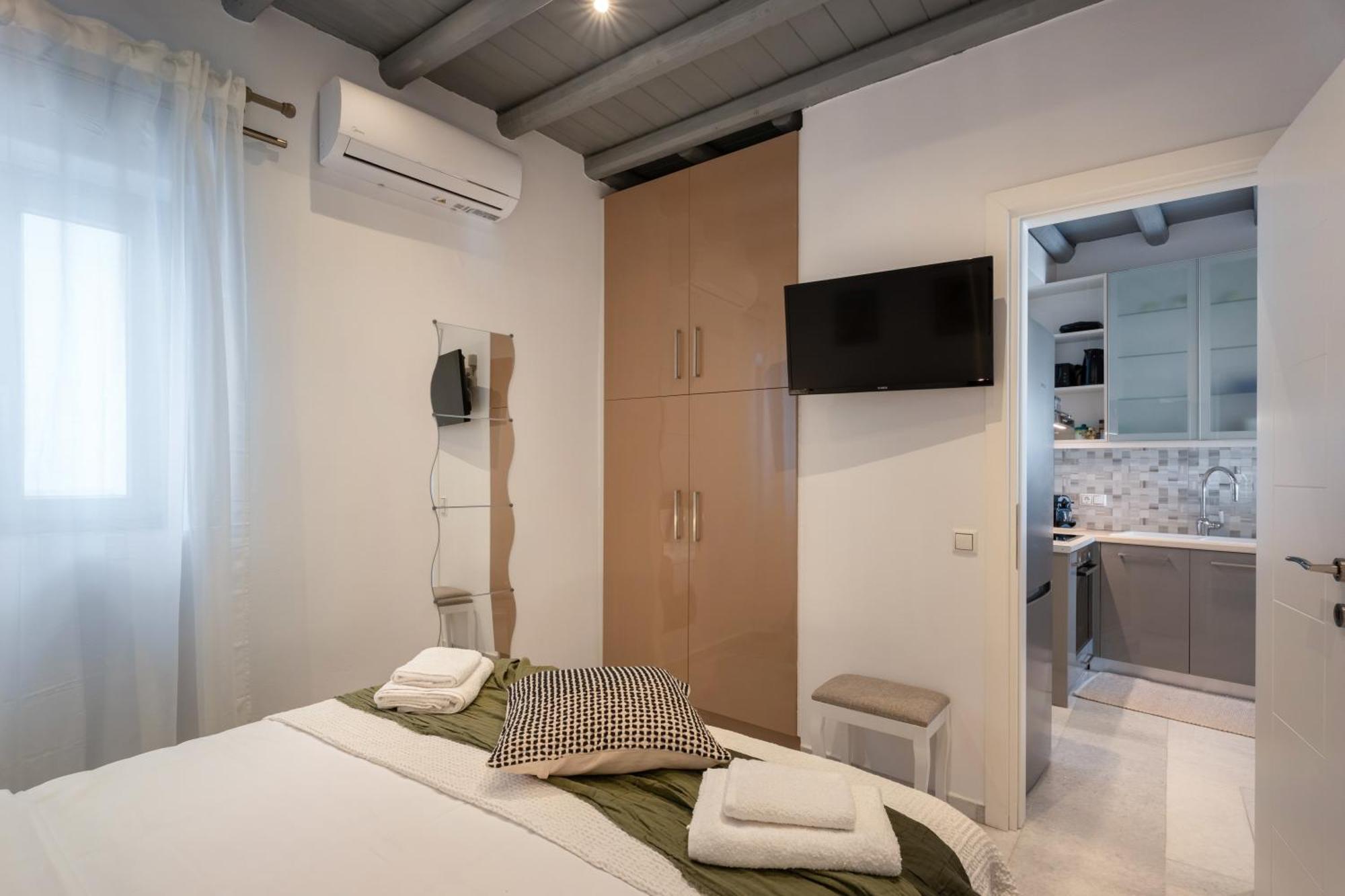 Caper-2 Bedroom Traditional Home With Amazing View Náousa Buitenkant foto