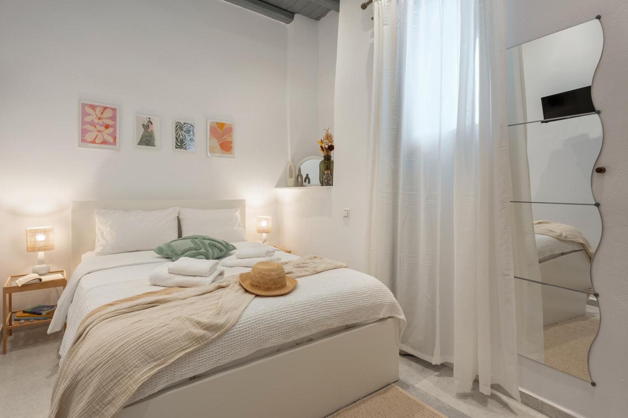 Caper-2 Bedroom Traditional Home With Amazing View Náousa Buitenkant foto