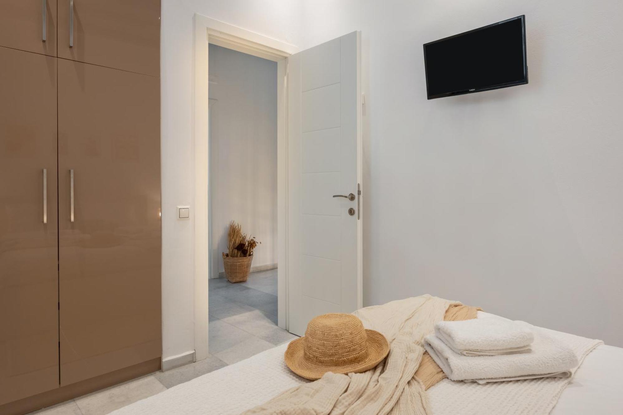 Caper-2 Bedroom Traditional Home With Amazing View Náousa Buitenkant foto